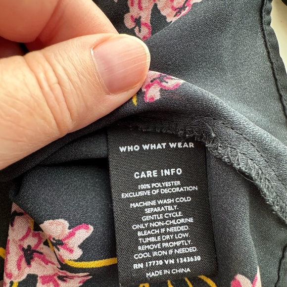 Who What Wear Black Floral Ruffle Long Sleeve Button Up Blouse Size Small - Picture 10 of 11